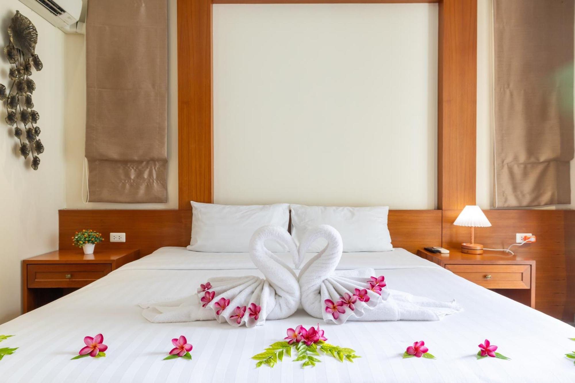 Phuket Meet Holiday Hotel 普吉岛相遇花园度假酒店 Rawai Exterior foto